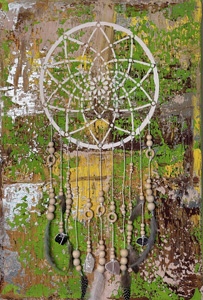 50x70 cm, Acryl, Strukturpaste, 3 Rosenquarzsteine, 1 Shungitstein, Holzperlen, Federn, Bänder