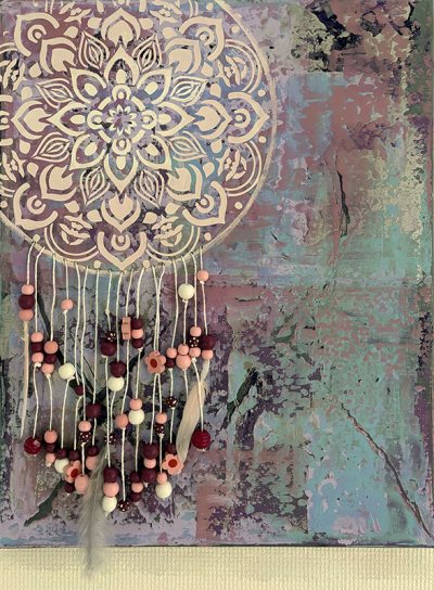 Bildnummer 64: Acryl, Strukturpaste, Perlen, Bänder, Federn, 50 ✕ 40 cm